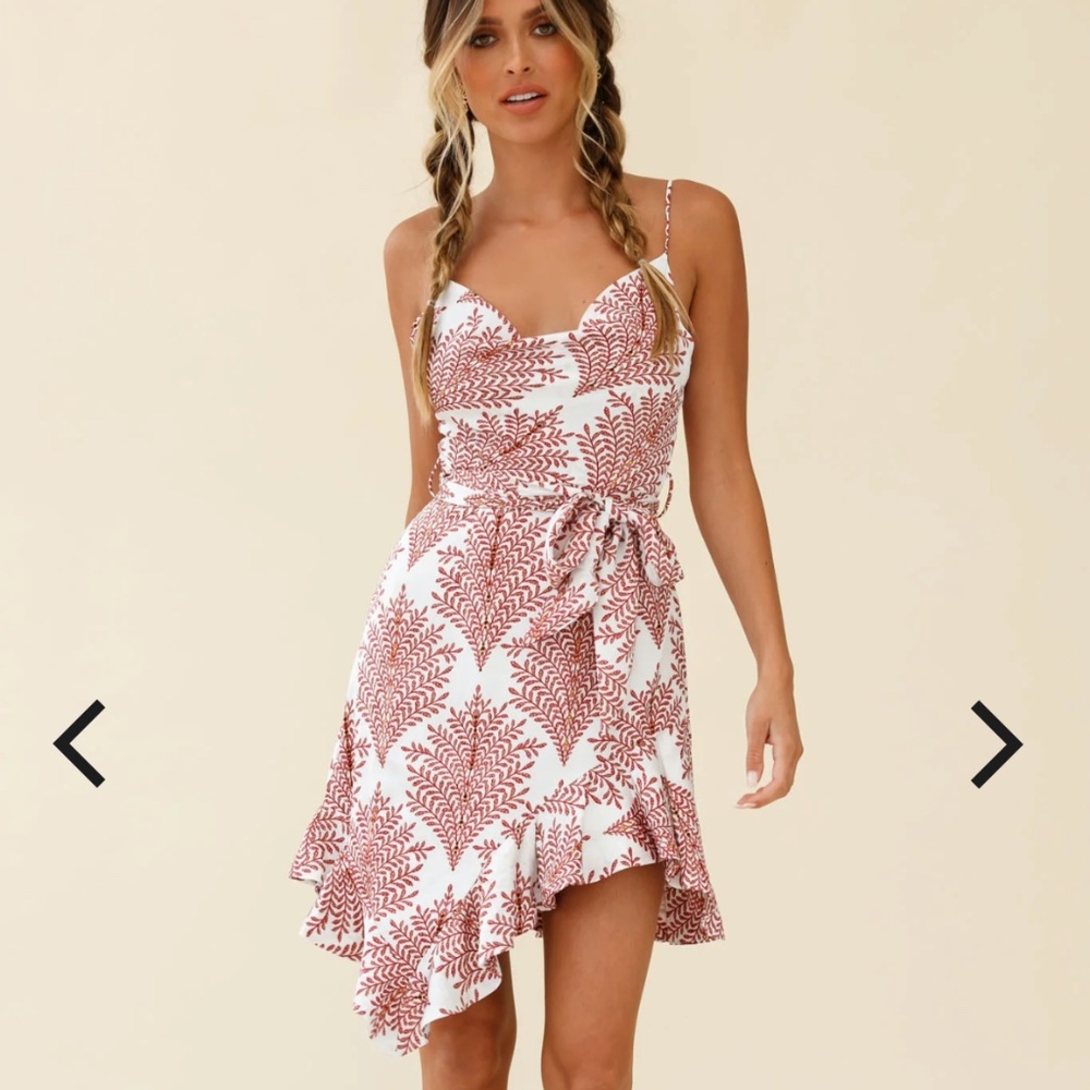 Selfie Leslie-On The Prowl Cowl Neck Asymmetrical Hem Dress Leaf Print White